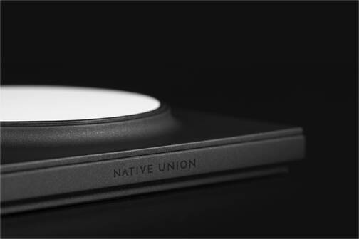 Native-Union-DROP-Magnetic-Wireless-Charger-USB-3-1-Typ-C-Qi-Ladematte-Schwarz-04.jpg