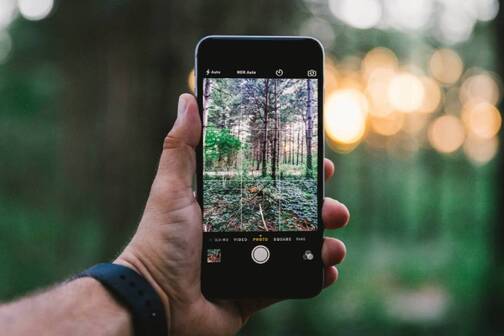 Für manche Digitalnomaden reicht ein iPhone als Arbeitsgerät.