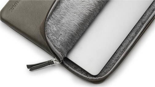 Trunk-Leder-Sleeve-MB-Air-13-ab-2018-MB-Pro-13-2016-2022-mit-USB-C-Gruen-03.jpg