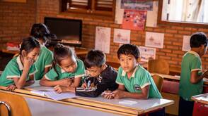 DQ Solutions unterstützt die Schule von Smiling Gecko Kinder vom Smiling Gecko Hilfswerk Kambodscha