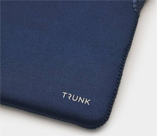 Trunk-Neopren-Sleeve-MB-Air-13-ab-2018-MB-Pro-13-2016-2022-mit-USB-C-Marineblau-06.jpg