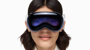 AR-Headset Apple Visions Pro Apple Visions Pro getragen von einer Frau