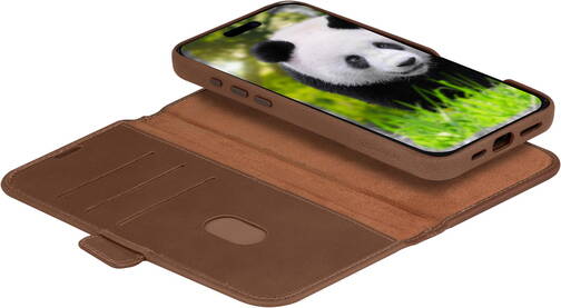 dbramante-Wallet-Lynge-iPhone-16-Tan-gebraeunt-03.jpg