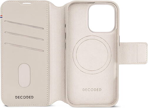 Decoded-Leder-Wallet-2-in-1-mit-MagSafe-iPhone-16-Pro-Clay-02.jpg