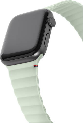 Decoded-Silikonarmband-Magnetic-Traction-fuer-Apple-Watch-44-45-46-49-mm-Jade-03.jpg