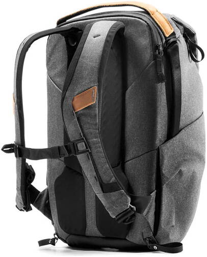 Peak-Design-Everyday-Backpack-30L-v2-Kohlegrau-02.jpg