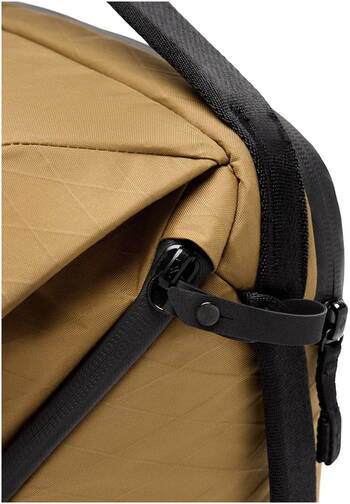 Peak-Design-Everyday-Backpack-20L-v2-Coyote-05.jpg