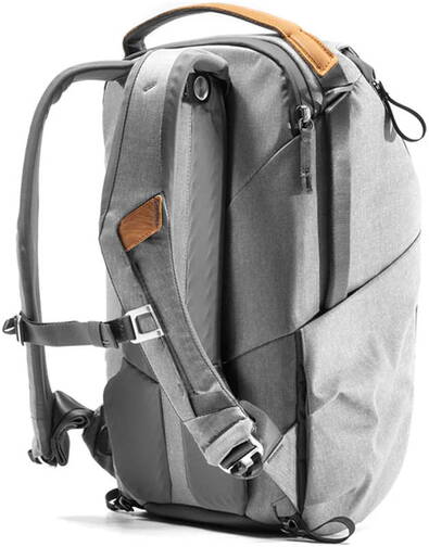 Peak-Design-Everyday-Backpack-20L-v2-Hellgrau-02.jpg