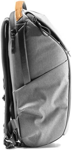 Peak-Design-Everyday-Backpack-20L-v2-Hellgrau-03.jpg