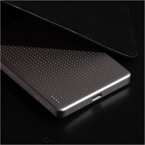 Native-Union-Active-Magnetic-Wireless-15-W-USB-3-1-Typ-C-Qi-Power-Bank-5000-m-06.jpg